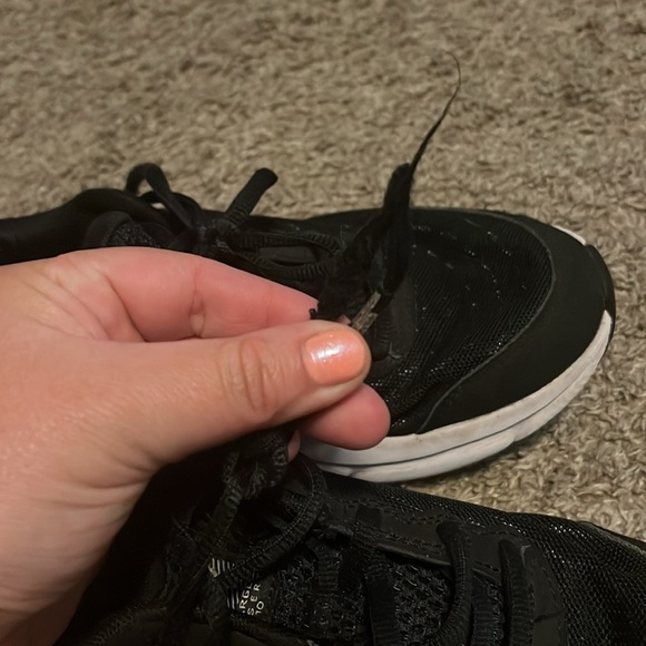 Under Armour Charged Assert 10 Black Lightweight Running Sneakers - Picture 6 of 6